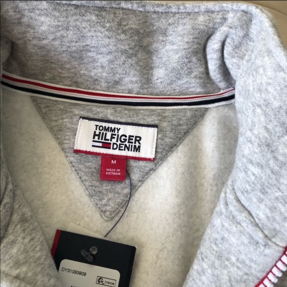 ⭐️Hilfiger men’s 1/4 zipped sweatshirt - Picture 8 of 8